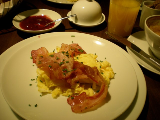 oeufs brouillés bacon