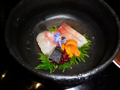 Sashimi de bar et d'oursin