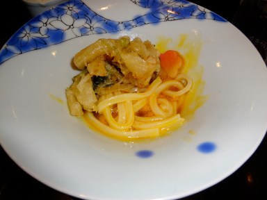 tempura de légumes, pâtes, bouillon