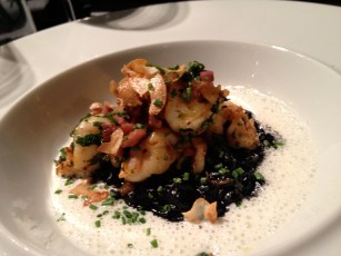 Risotto à l'encre de seiche gambas