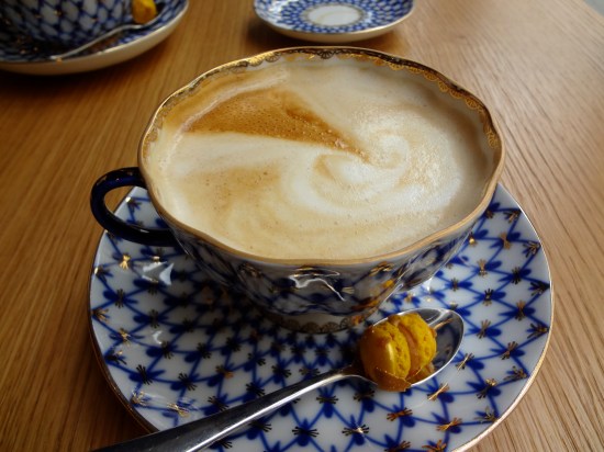 jolie vaisselle acide salon de thé