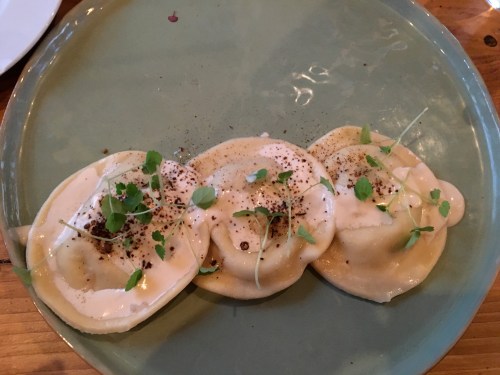 ravioles à la truffe noire, asperges